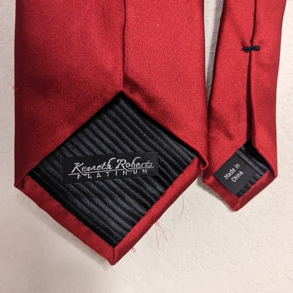 Kenneth Roberts Tie - Picture 2 of 3
